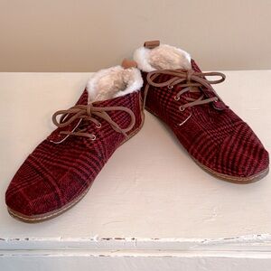 Toms Bota Red Plaid Felt Leather Wrap Venice Collection Faux Fur Lined Size 7.5